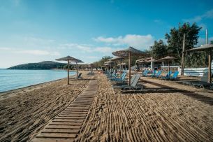 Όλες οι παροχές  για ανέμελες διακοπές στη Σέριφο στη Παραλία Λιβαδάκια, στις Κυκλάδες