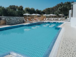 Όλες οι παροχές  για ανέμελες διακοπές στη Σέριφο στη Παραλία Λιβαδάκια, στις Κυκλάδες